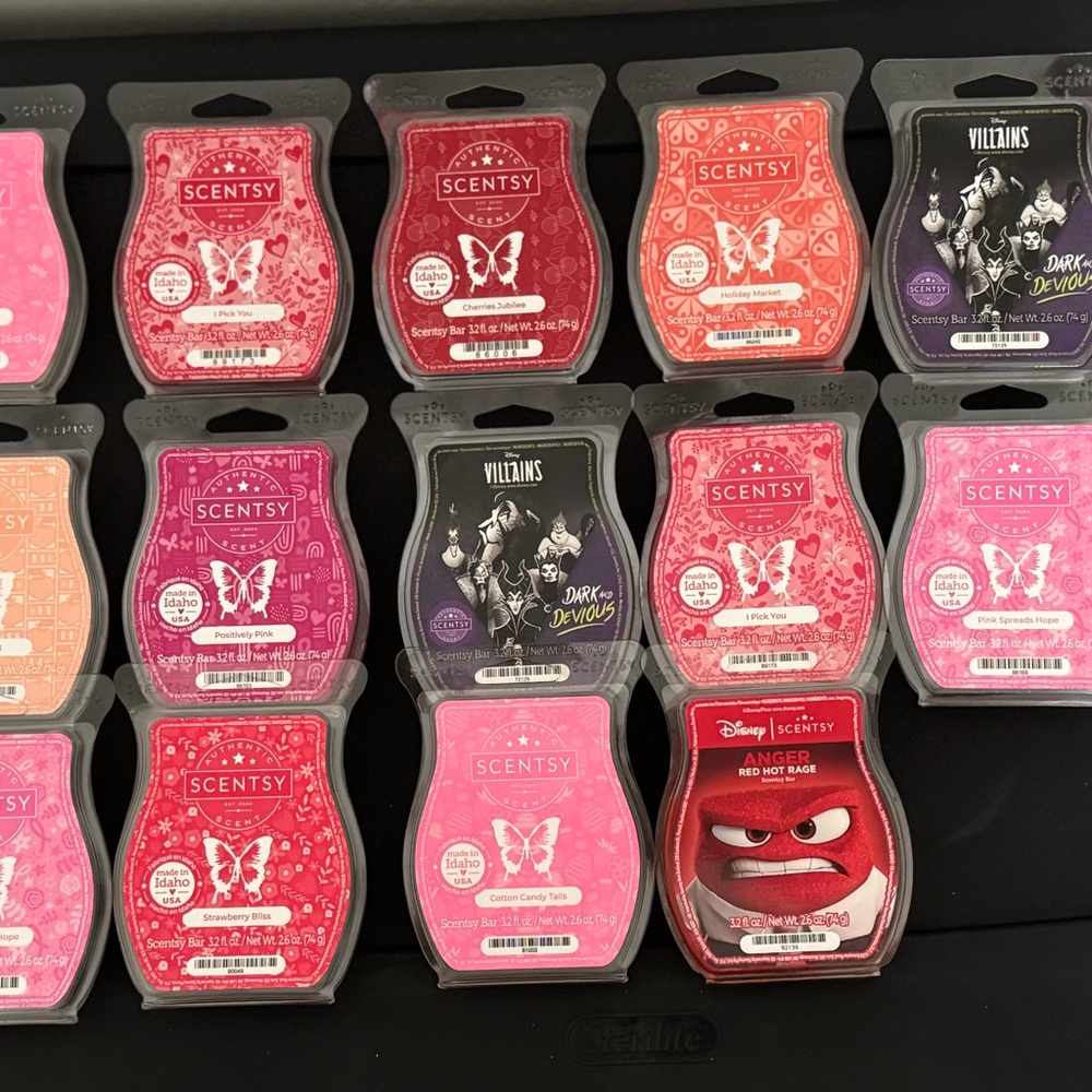 Scentsy Wax Melts in Pink and Red